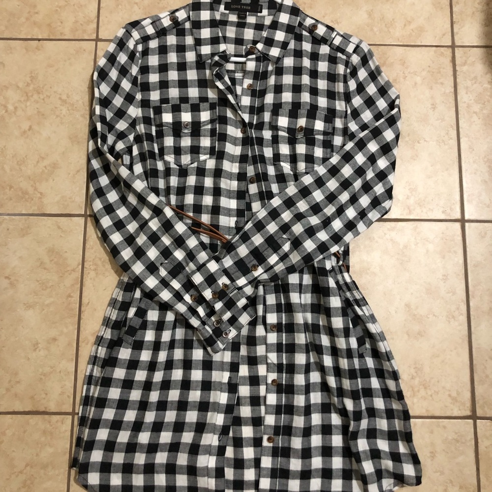 Long sleeve button up shirt dress. Plaid with belt